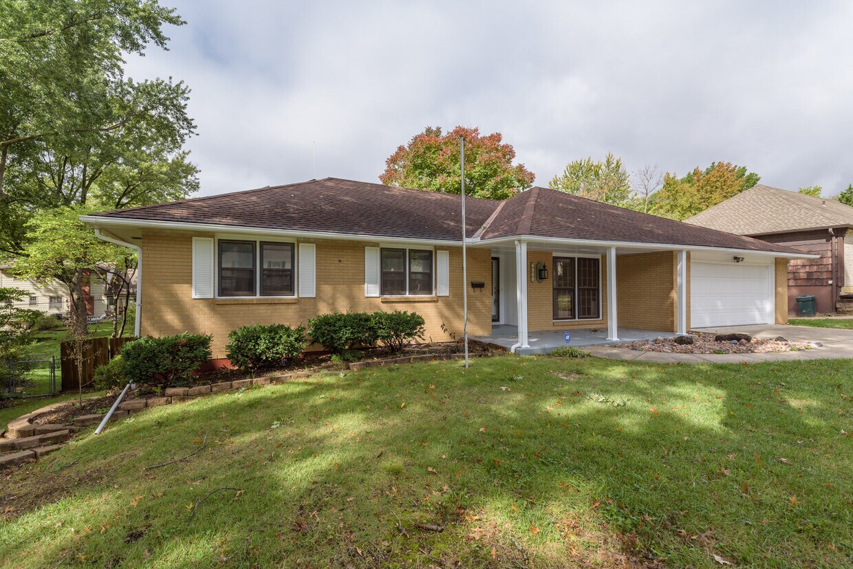 6900 NW Dawn Ln, Kansas City, MO 64151 House for Rent in Kansas City
