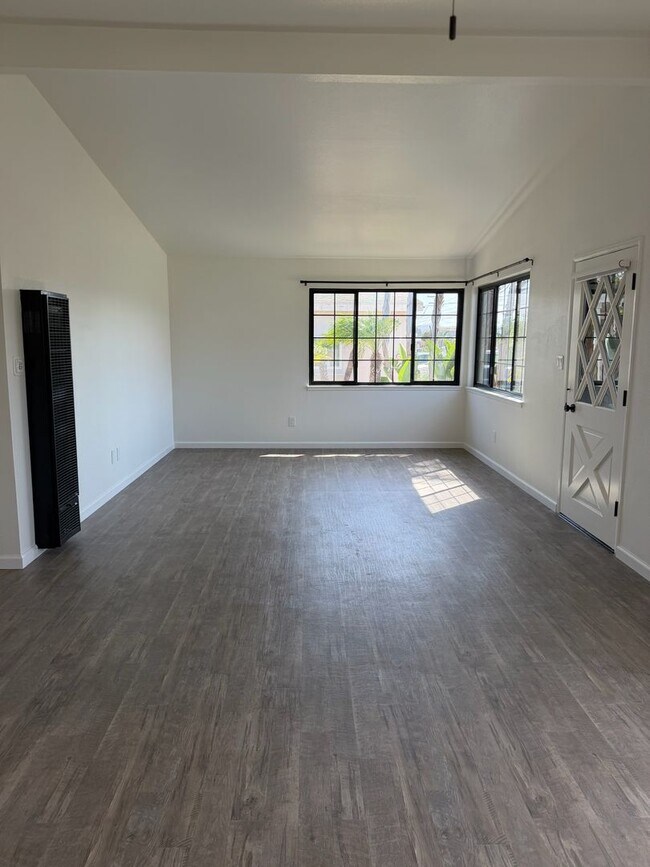 Foto del edificio - 2124 Hemlock Ave