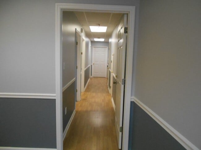 Building Photo - First floor conveniently located office suite