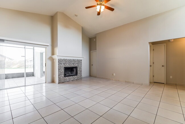 Foto del edificio - 11831 Cranbourne Dr