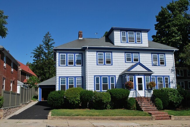 Front of House - 102 Lothrop St