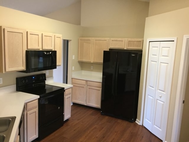 Building Photo - 578 Prindle Dr E