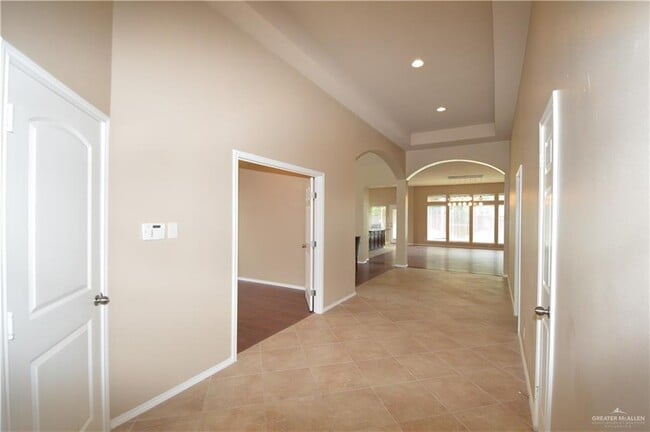 Building Photo - 2909 San Rafael St