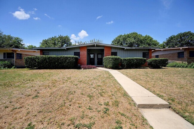 Building Photo - ALAMO HEIGHTS I.S.D. DUPLEX
