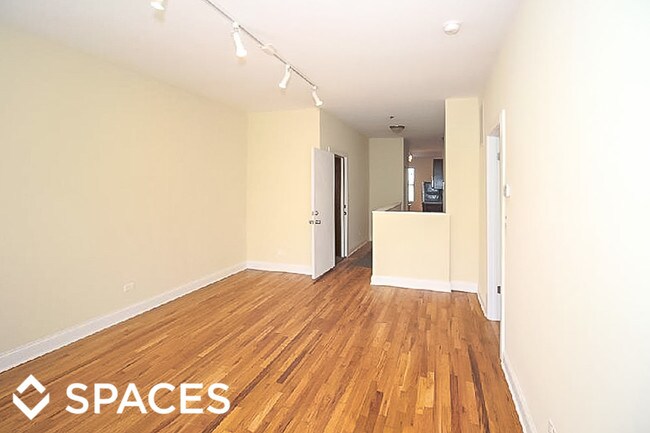Foto del edificio - 3214 W Argyle St