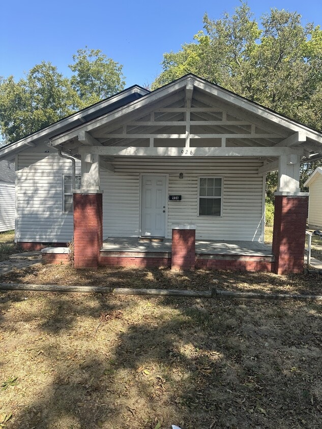 Primary Photo - 926 E 7th St