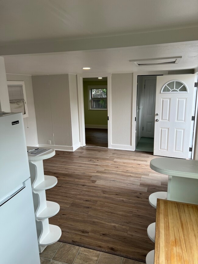 Building Photo - 316A Clara Ave