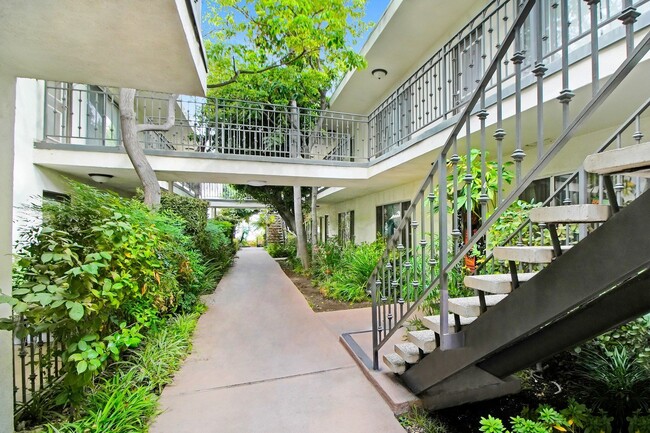 Building Photo - Dickens Court