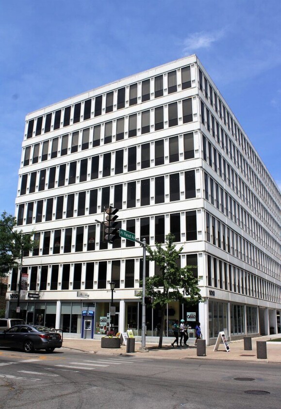 Primary Photo - 1010 Lake St