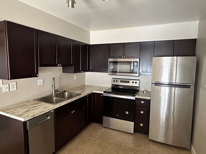 Foto principal - 859 S Ext Rd