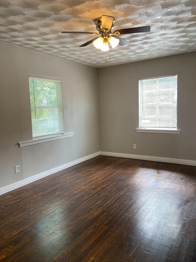Building Photo - 5207 Spruce St