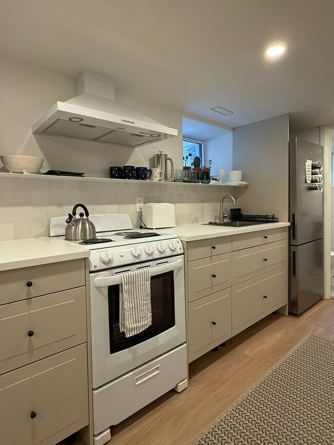 Building Photo - 800 Shaw St