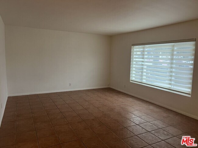Foto del edificio - 469 W 19th St