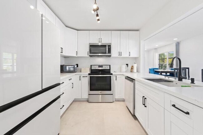 Foto del edificio - 245 Sandpiper Ave