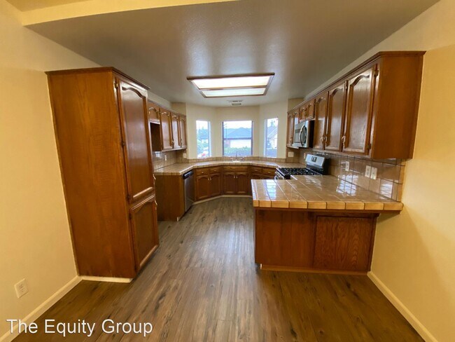 Building Photo - 3 br, 2 bath House - 518 North Peppertree ...