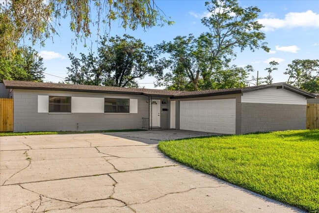 Foto del edificio - 4823 Pine Needle Dr