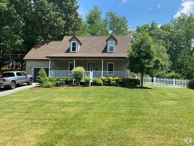 Building Photo - 709 Woodhaven Dr