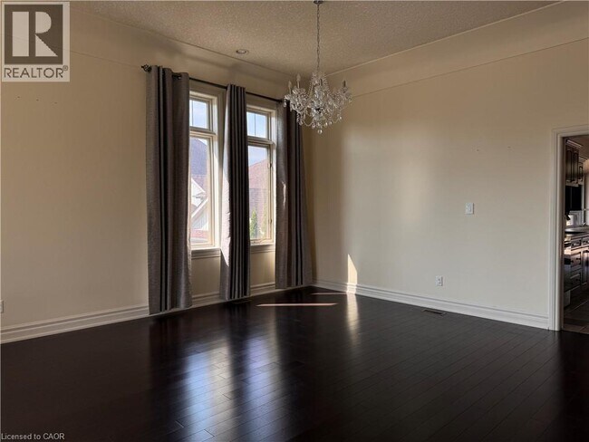 Building Photo - 545 Woolwich Pl