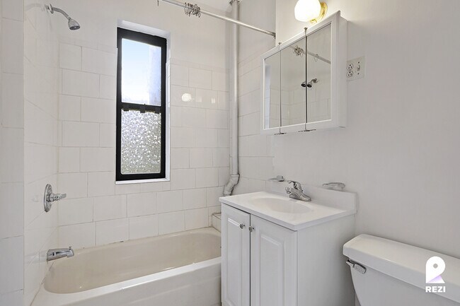 Building Photo - 720 W 172nd St