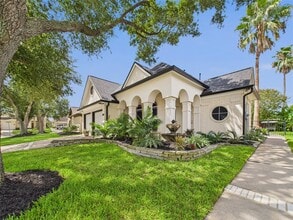Building Photo - 203 Las Brisas St