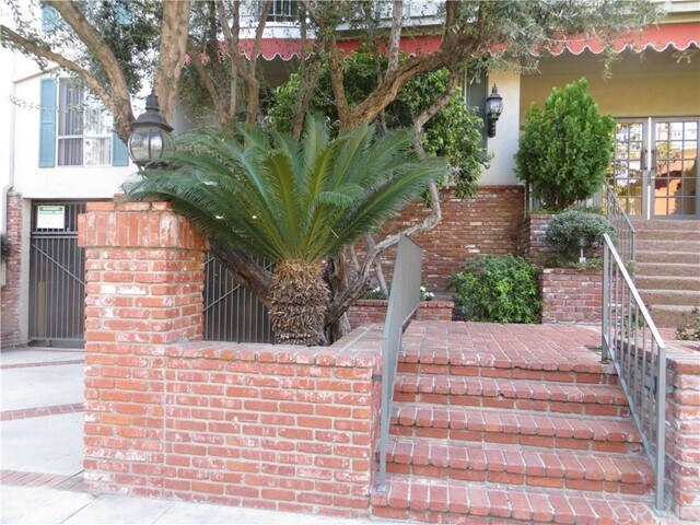 Building Photo - 339 S Catalina Ave