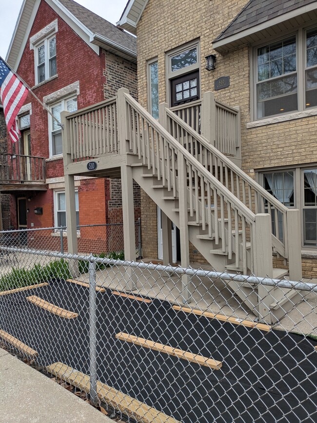 Building Photo - 510 W 45th St