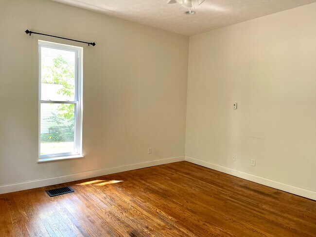 Building Photo - 808 S Washington St