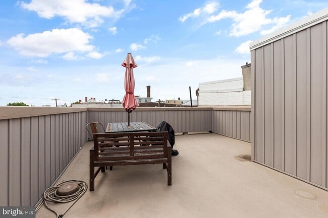 Building Photo - 2228 Frankford Ave