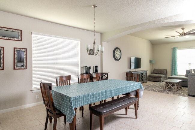 Foto del edificio - 737 Cornflower Ct