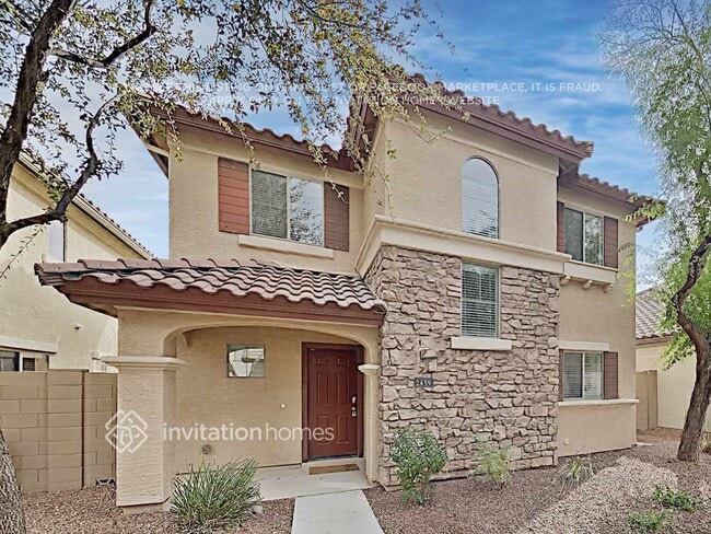 Building Photo - 2467 E Vermont Dr