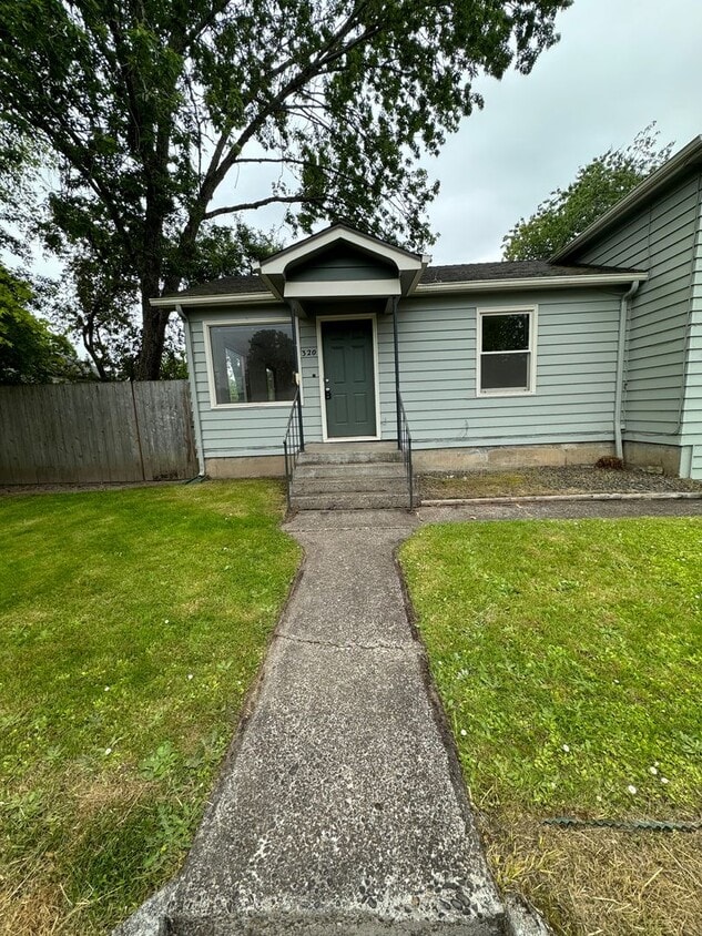 Primary Photo - 310-320 SE Mayberry Ave