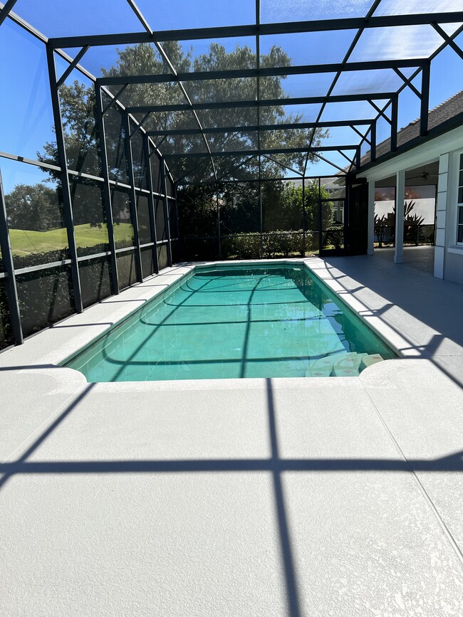 Piscina de entrenamiento de gran tamaño - 2829 Indigo Bay Dr