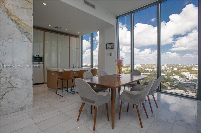 Foto del edificio - 2821 S Bayshore Dr