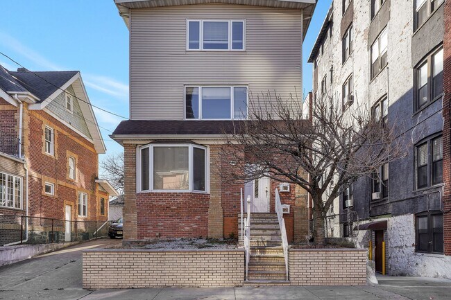 Building Photo - 19 77th St