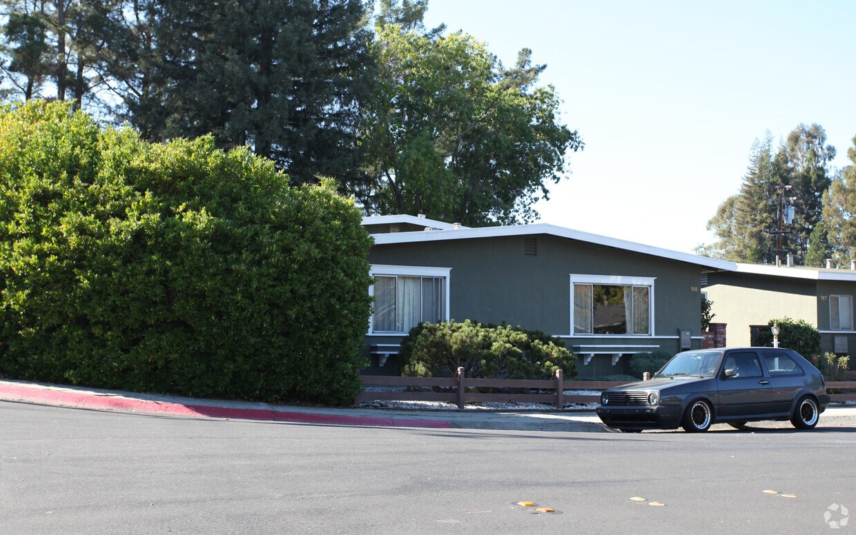 Building Photo - 901 Village Ctr