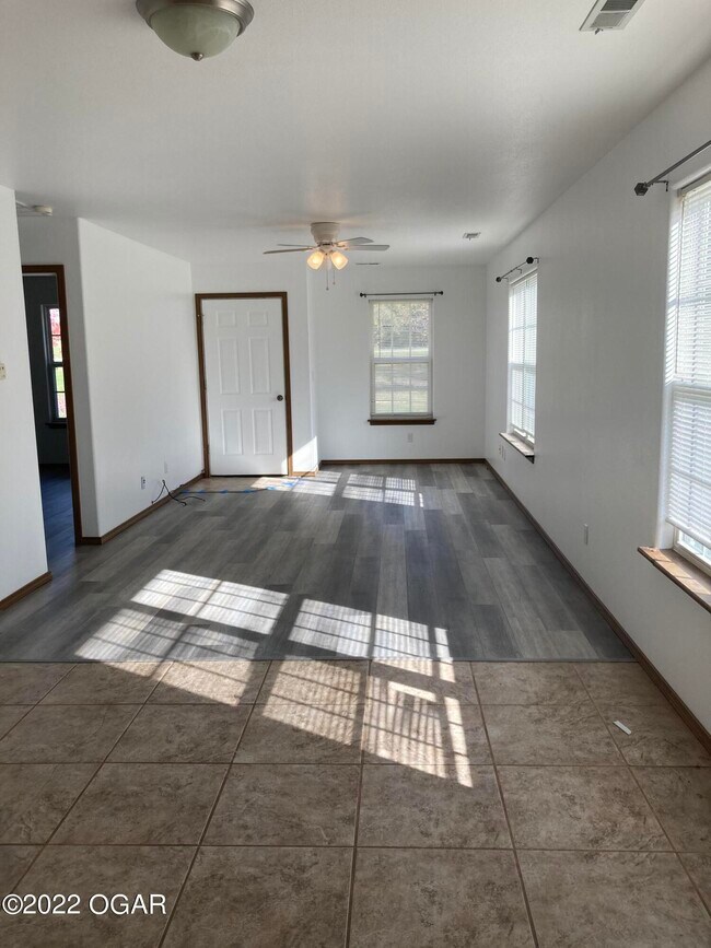Building Photo - 2898 S Kenser Rd