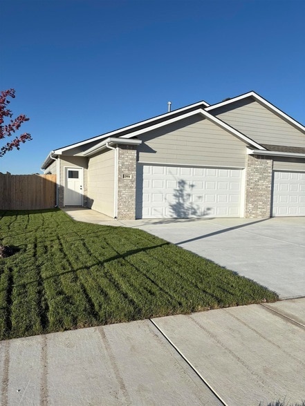 Building Photo - 12954 E Blake St