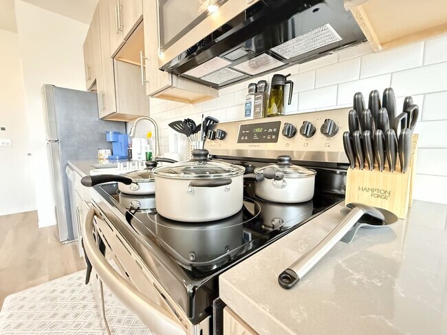 Building Photo - 501 N Perth St