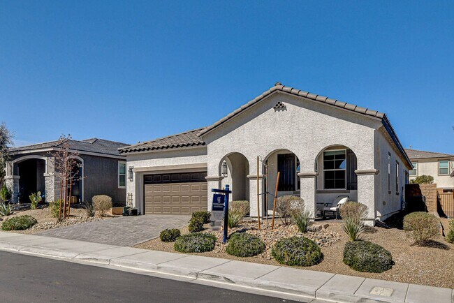 Building Photo - BEAUTIFUL 3 BED 2 BATH IN GATED MOUNTAINS ...
