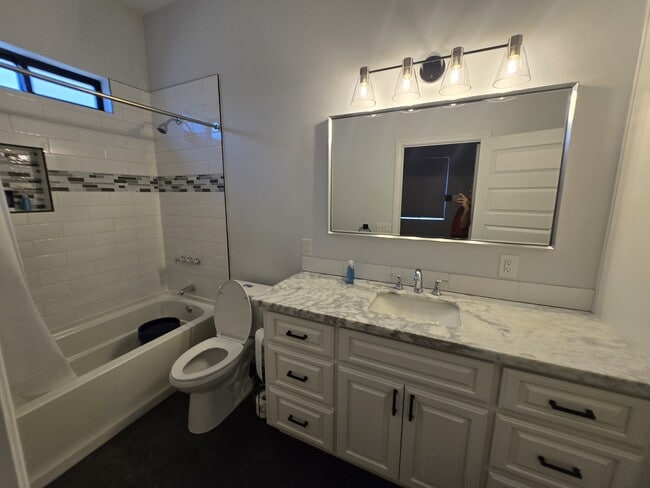 Building Photo - 1111 Avenida De Las Estrellas Dr