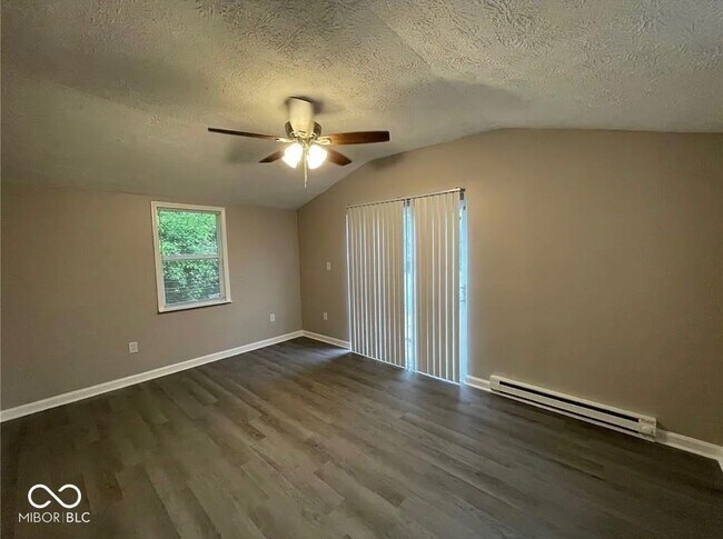 Foto del edificio - 2926 Eagledale Dr