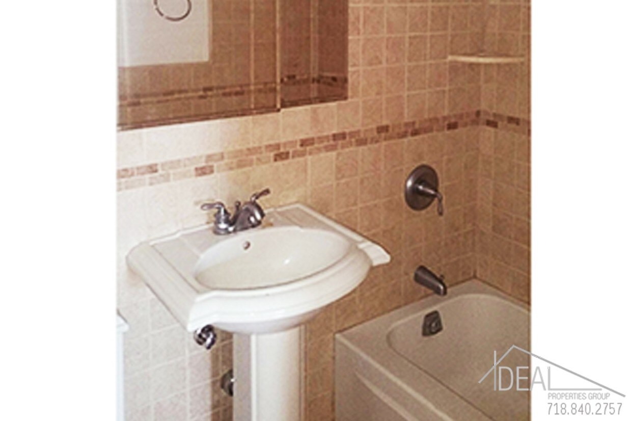 Foto del edificio - Highrise One Bedroom w/ Balcony - NO FEE !