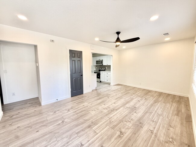 Building Photo - 2442 Mountain View Dr