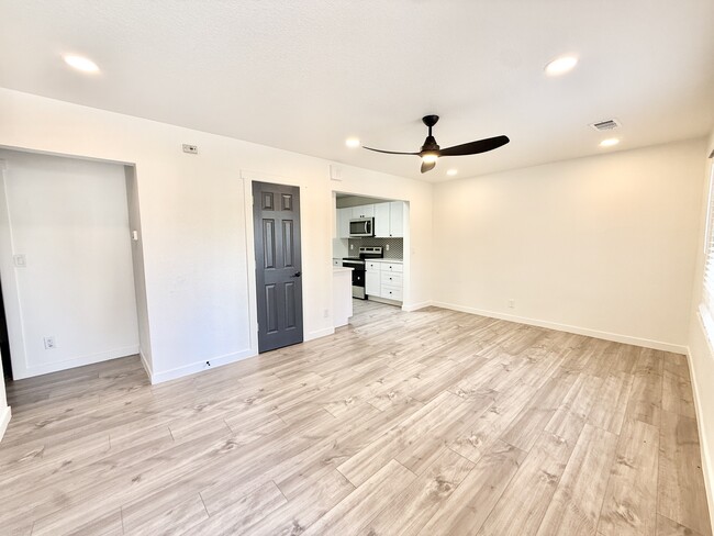 Foto del edificio - 2442 Mountain View Dr