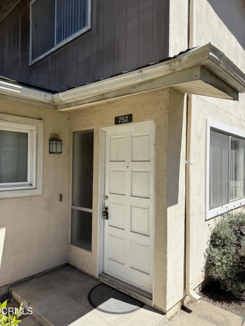 Foto del edificio - 752 W Hemlock St