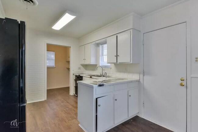 Foto del edificio - 4626 Don Juan St