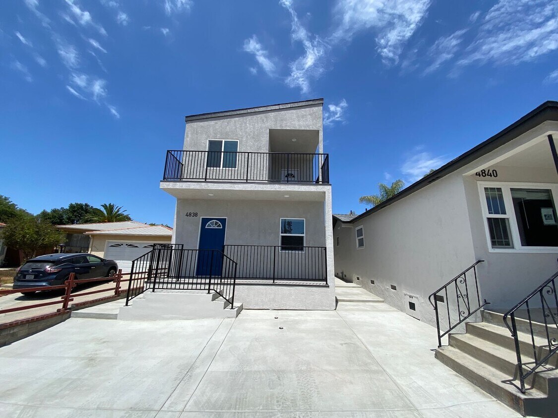 4BD/2BA with Large Upstairs Balcony! - 4BD/2BA  with Large Upstairs Balcony!