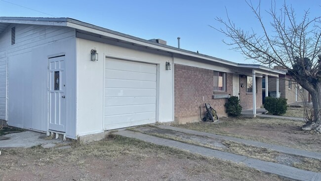Building Photo - 9224 Montgomery Dr