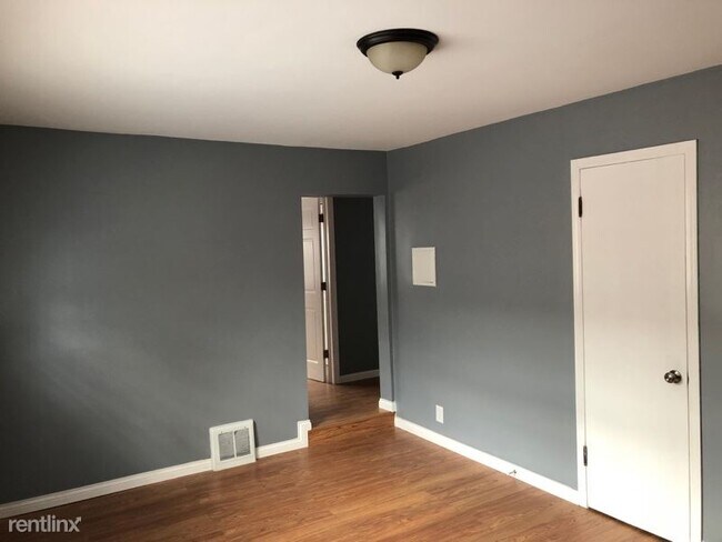 Building Photo - 3 br, 1 bath House - 11649 S Troy Dr