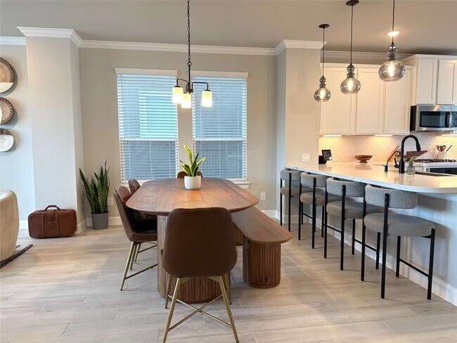 Foto del edificio - 5614 Green Rise Ln